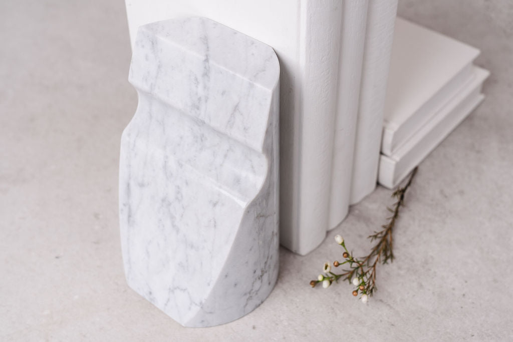 Shoulder Bookends Carrara